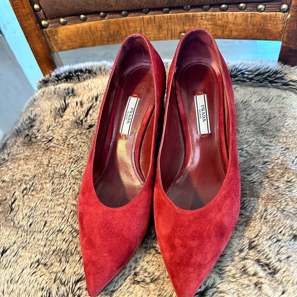 PRADA Runway Suede Oxtail Maroon Red Block Heel Pointy Toe Heels, Size 38.5 - Picture 9 of 12